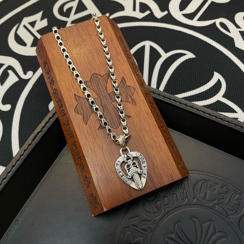 Ch*0me He**ts necklaces